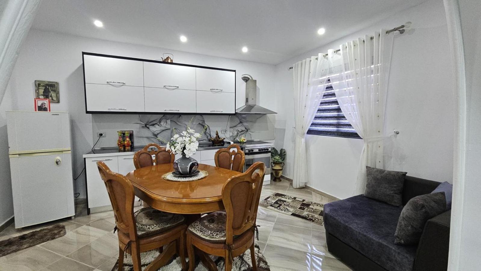 Guesthouse Albi Berat Luaran gambar