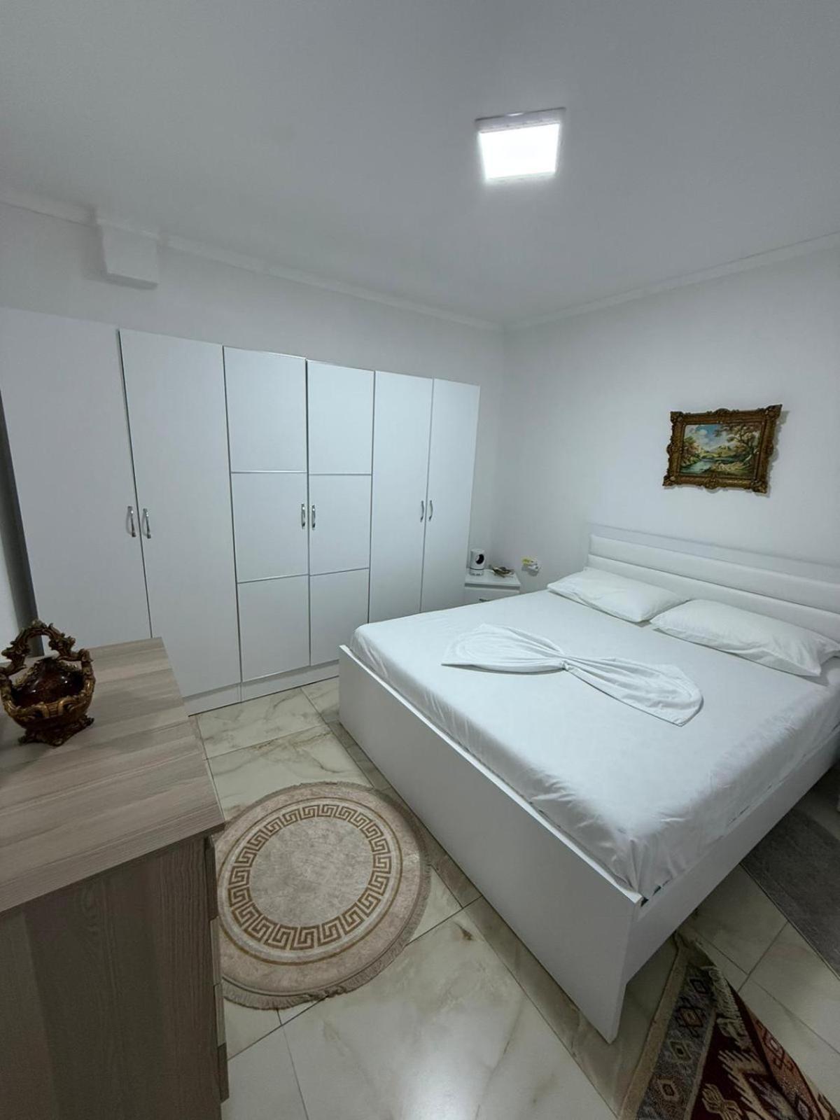 Guesthouse Albi Berat Luaran gambar