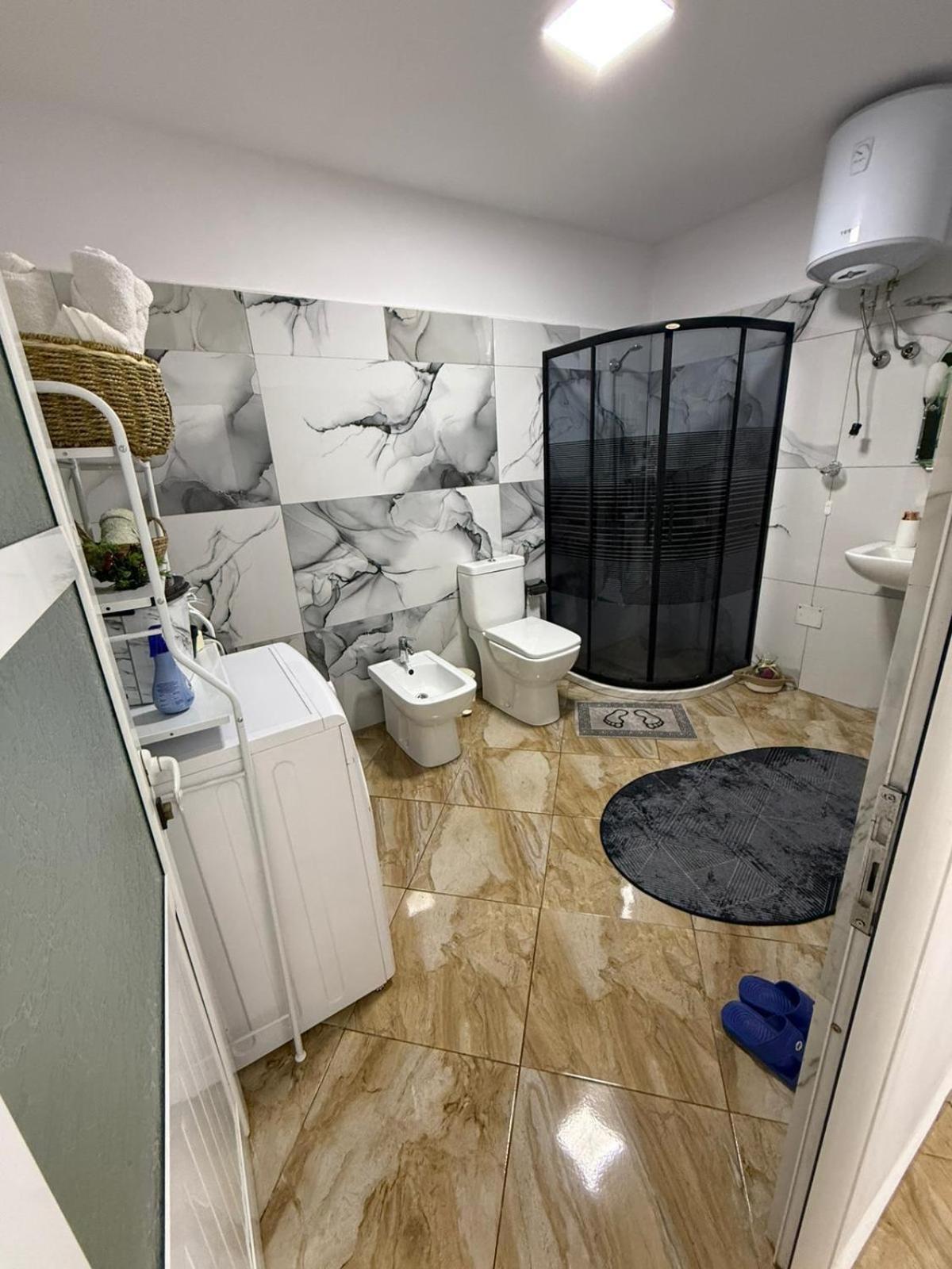 Guesthouse Albi Berat Luaran gambar