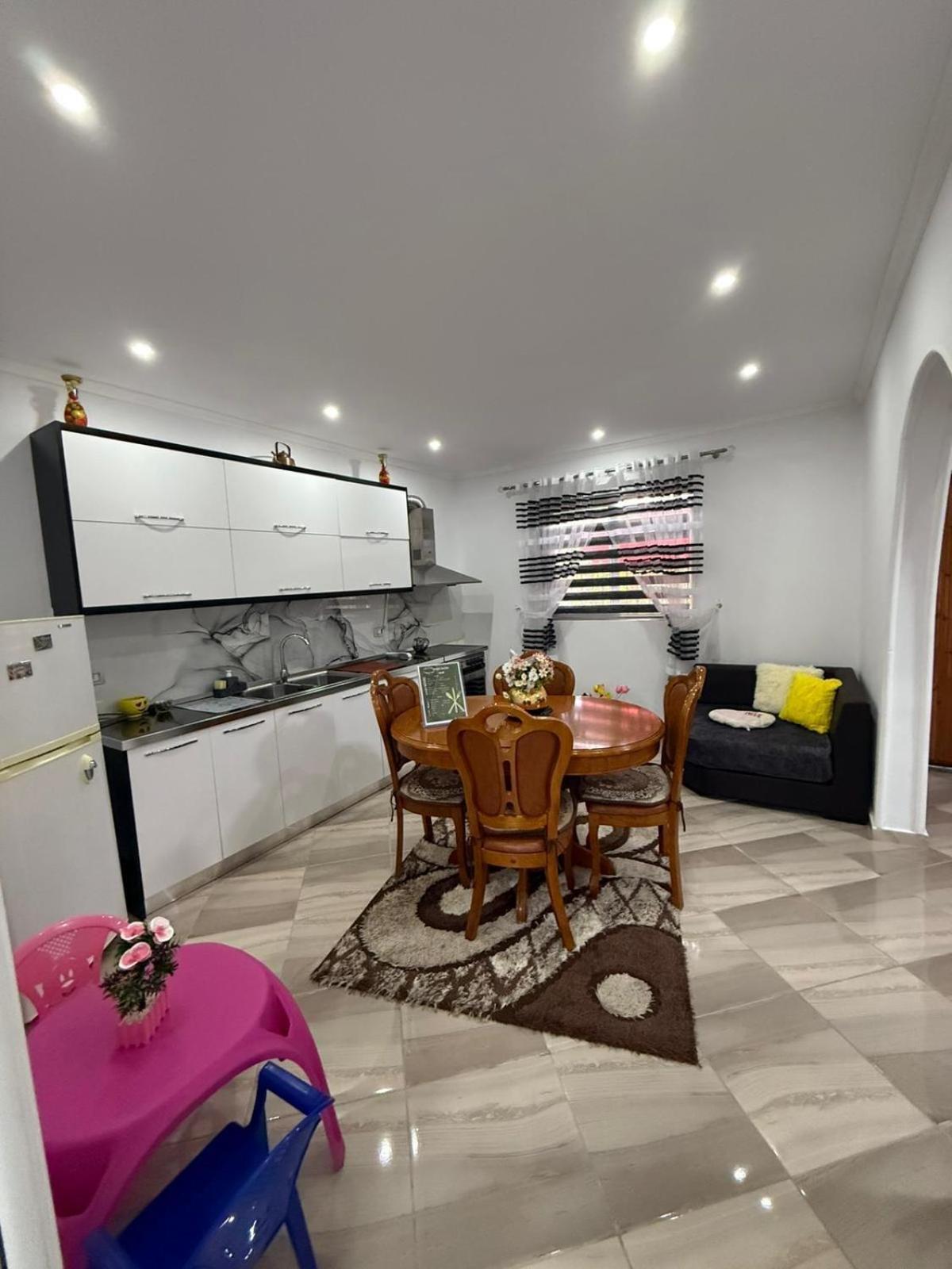 Guesthouse Albi Berat Luaran gambar